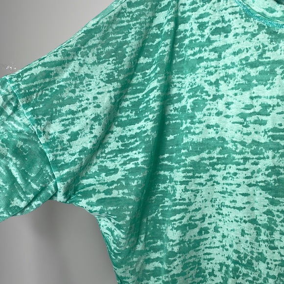 Giant Tiger Short Sleeve Top - Picture 3 of 4